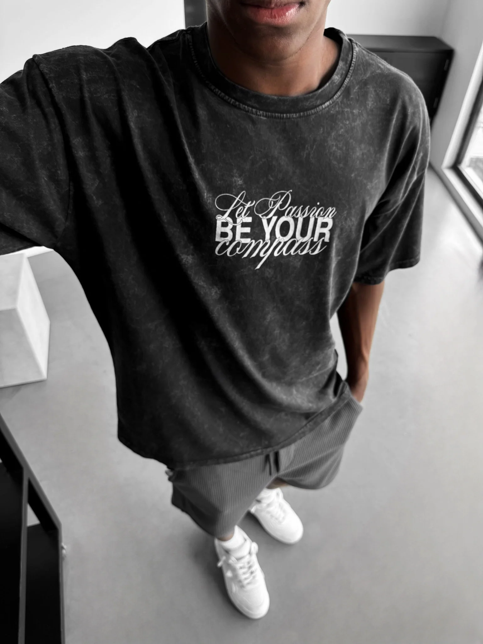 Oversize Washed 'Be your Soul Shine' T-Shirt - Black - Image 2