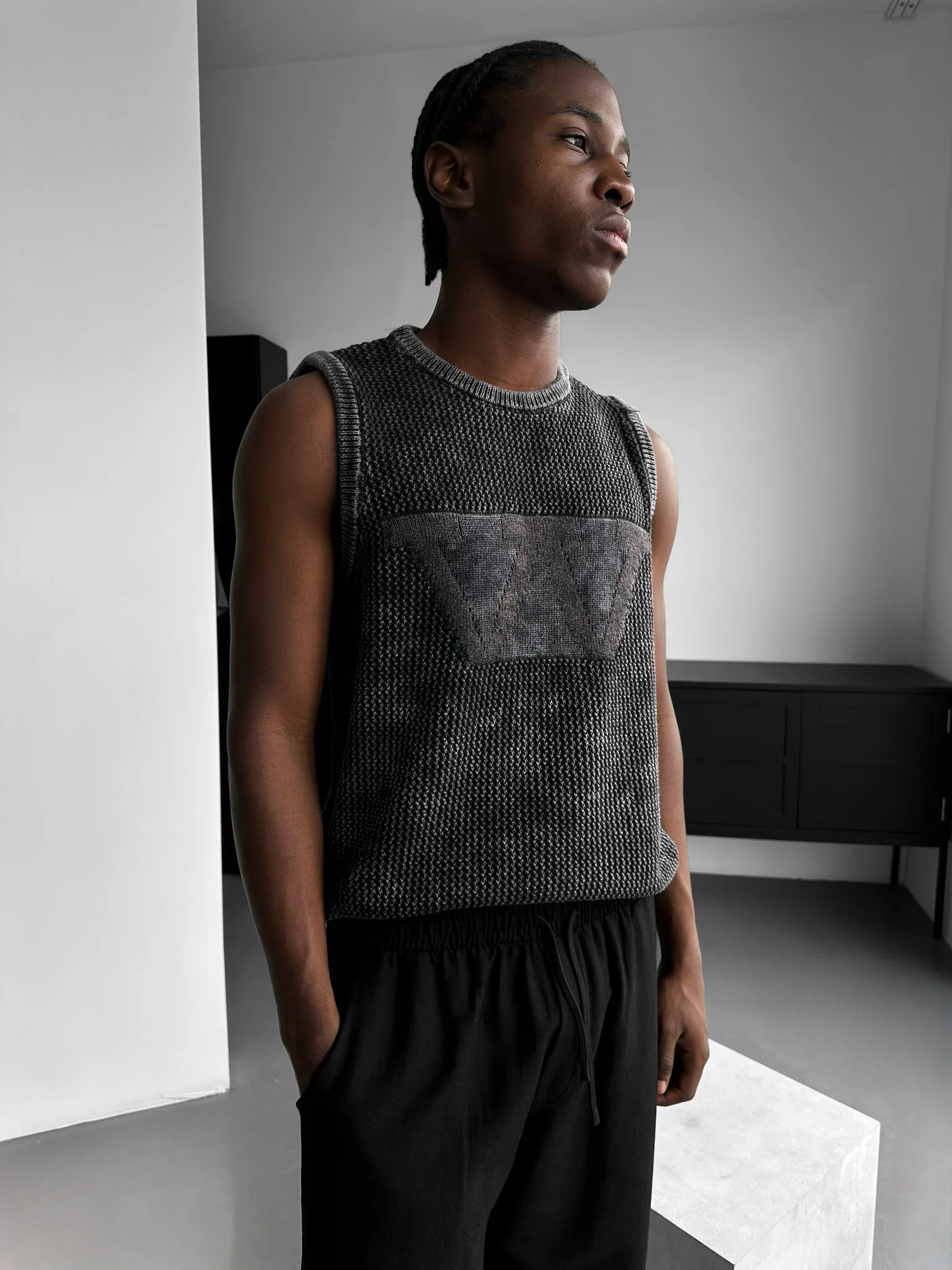 Oversize Washed Knit 'W‘ Tanktop - Black - Image 2