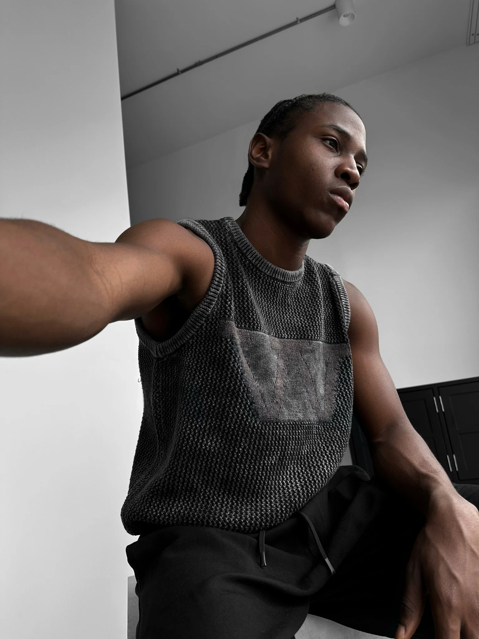 Oversize Washed Knit 'W‘ Tanktop - Black - Image 4