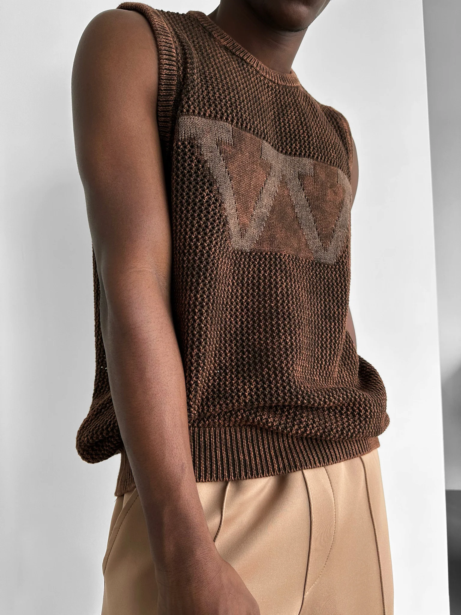 Oversize Washed Knit 'W‘ Tanktop - Brown - Image 2