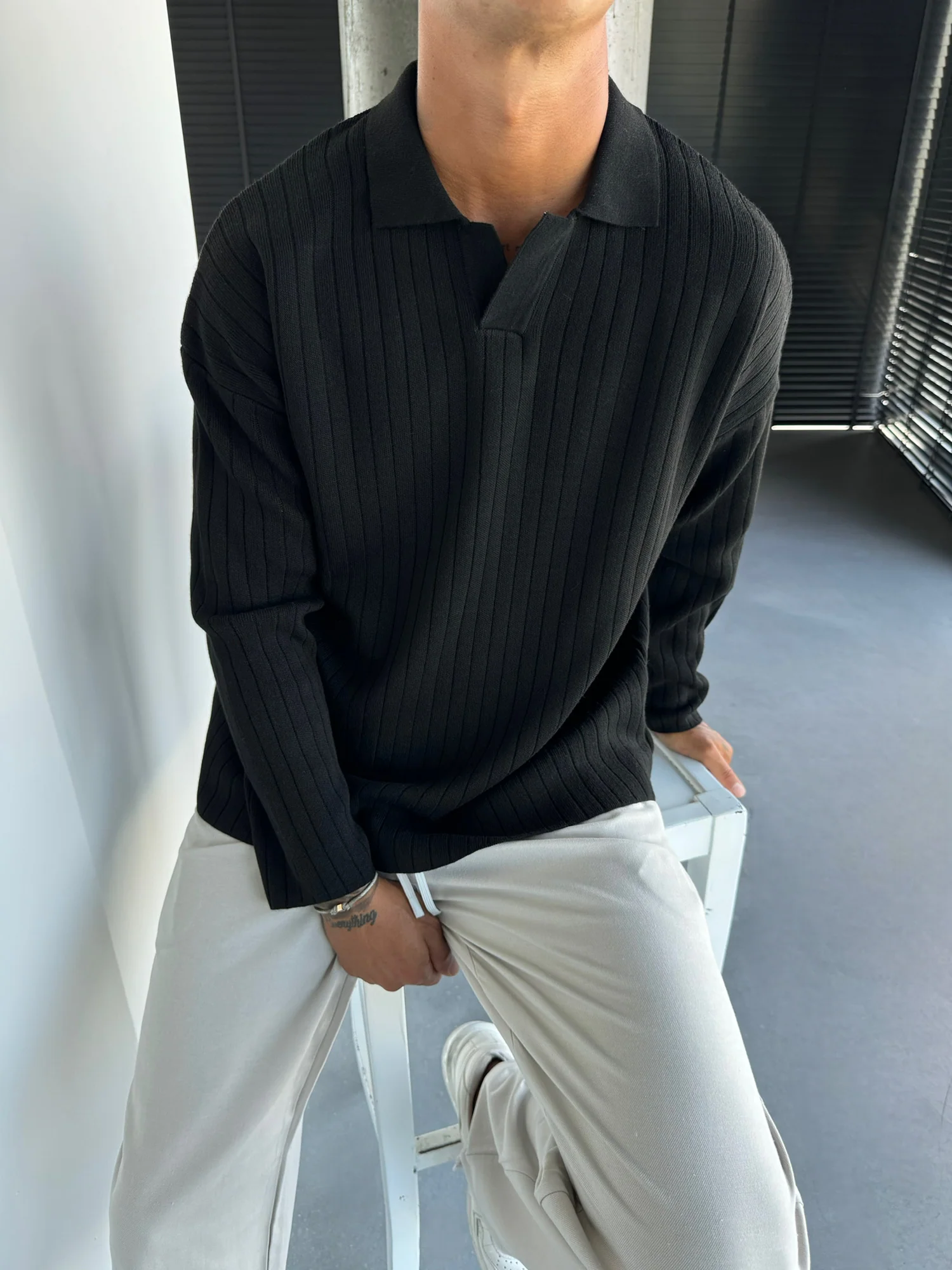 Oversize Wide Ribbed Long Arm Knit Polo Sweatshirt - Black - Image 2