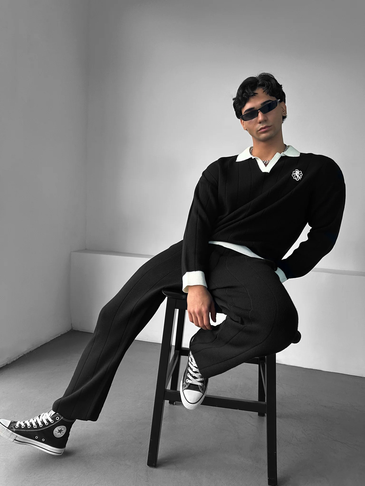 Oversized Embroidered Polo Sweater - Black - Image 4