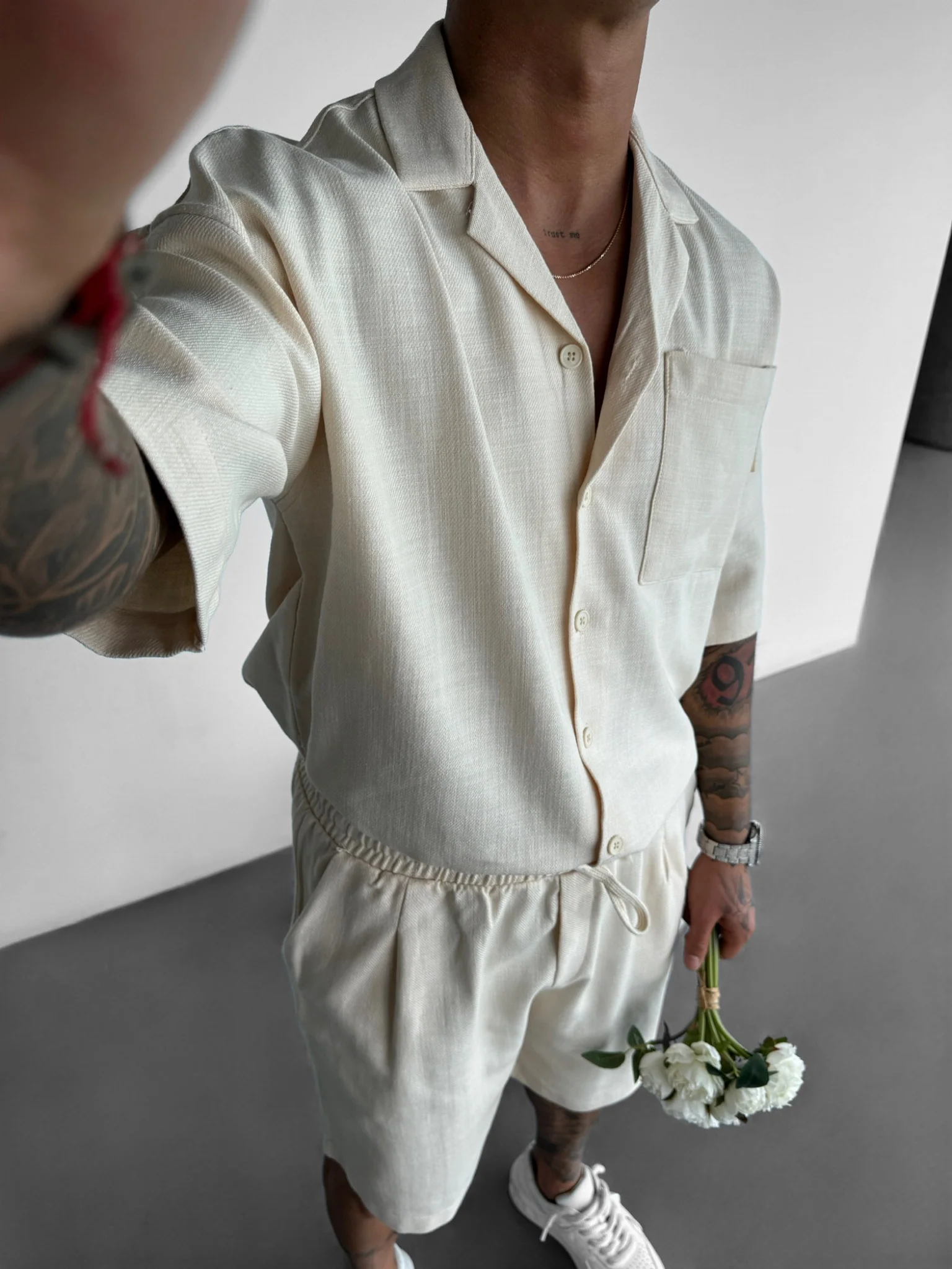 Short Cut Linen T-shirt - Beige - Image 2