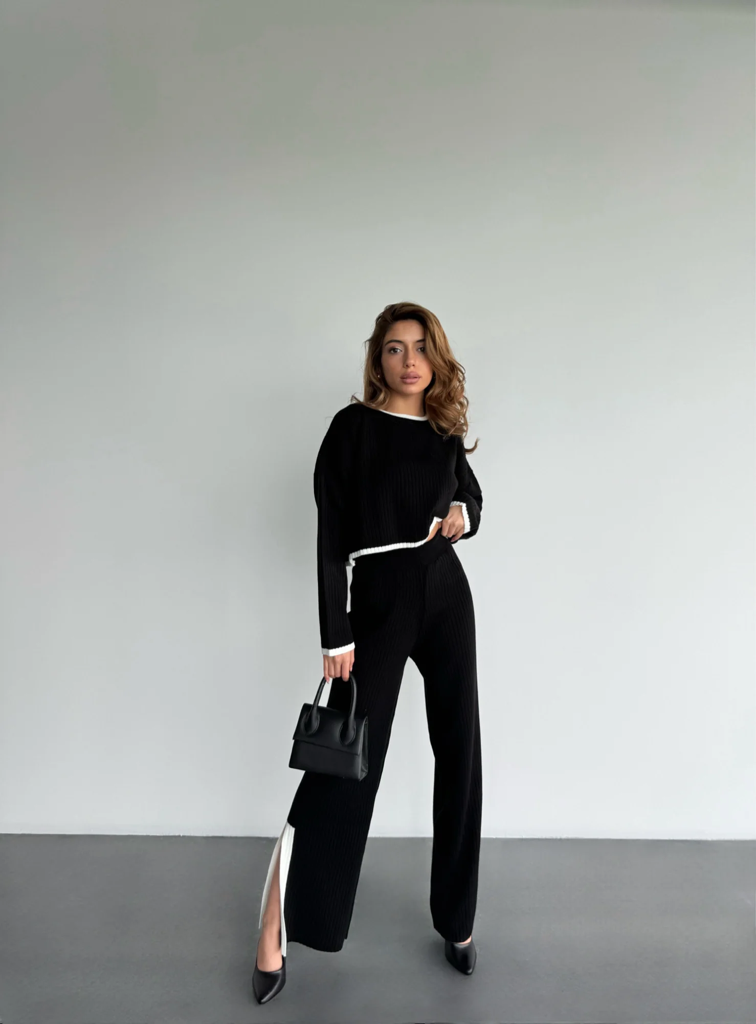 Short Details Knit Pullover - Black - Image 2