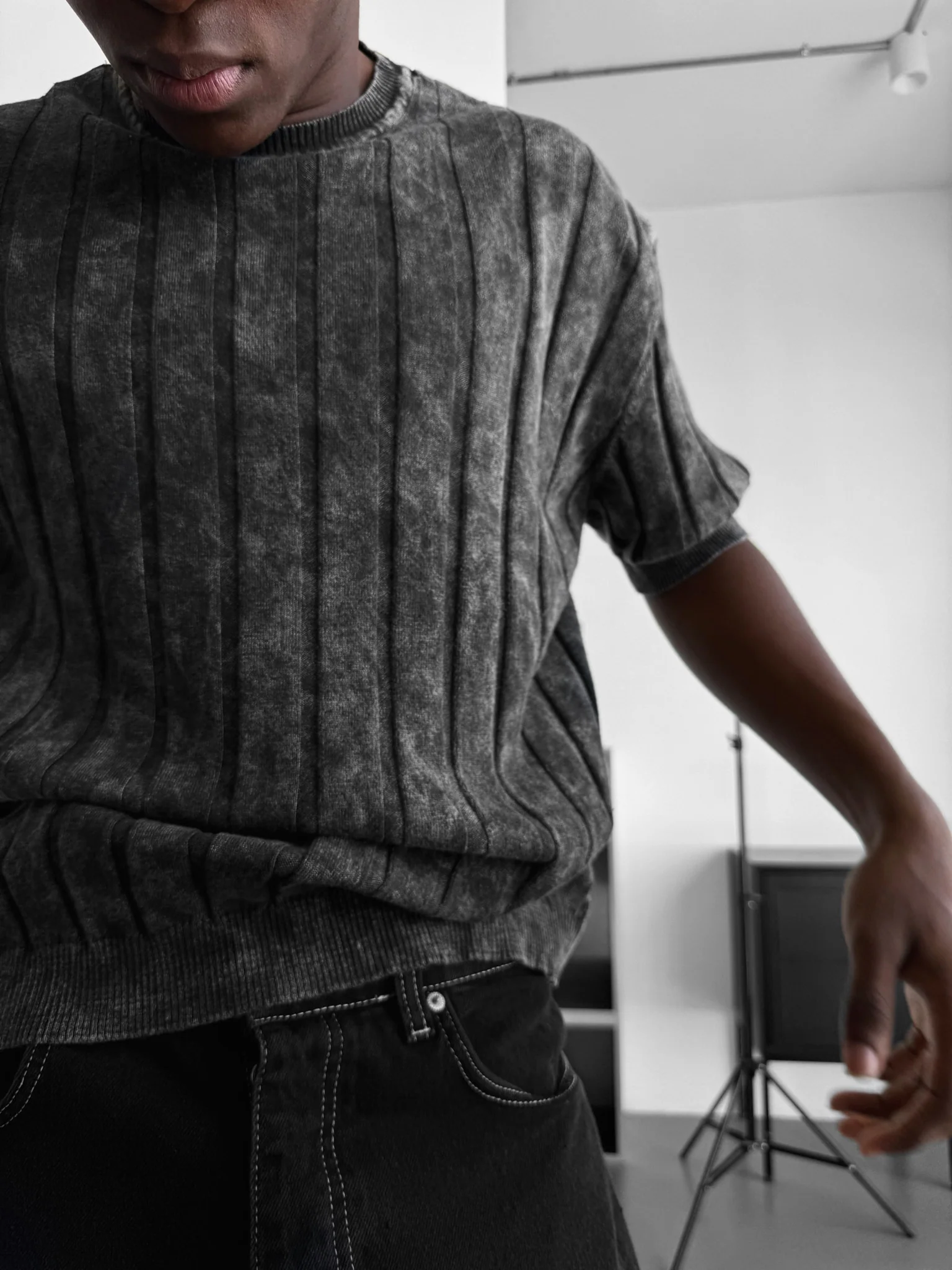 Slim Fit Washed Lines Knit T-Shirt - Anthracite - Image 4